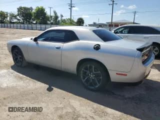 ✅ 2022 Dodge Challenger SXT • VIN: 2C3CDZAG1NH117594 • Lot: 70710704. Wystawiony na Copart z przebiegiem 17 964 mil. Bezpłatny archiwum sprzedaży aukcyjnych z USA i szczegółowy raport historii pojazdu na DreamBid. Zdjęcie 2.