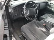 ✅ 2003 Dodge Dakota Sport • VIN: 1D7HG38N23S205026 • Lot: 82214314. Wystawiony na Copart z przebiegiem 194 724 mil. Bezpłatny archiwum sprzedaży aukcyjnych z USA i szczegółowy raport historii pojazdu na DreamBid. Zdjęcie 8.