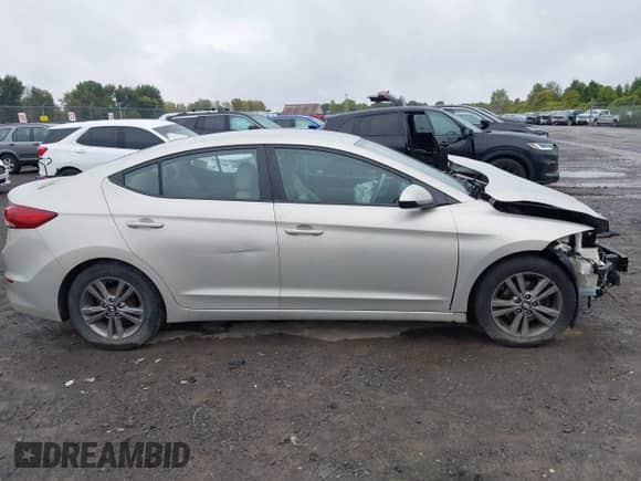 2017 Hyundai Elantra SE z VIN 5NPD84LF3HH010697, wystawiony jako IAAI lot #43279385 z przebiegiem 89 836 mil mil oraz . Historia ofert i sprzedaży dostępna na DreamBid. Obrazek 14.