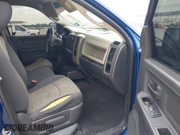 ✅ 2010 Dodge 1500 ST • VIN: 1D7RB1GK3AS247362 • Lot: 42330938. Wystawiony na IAAI z przebiegiem 230 432 mil. Bezpłatny archiwum sprzedaży aukcyjnych z USA i szczegółowy raport historii pojazdu na DreamBid. Zdjęcie 5.