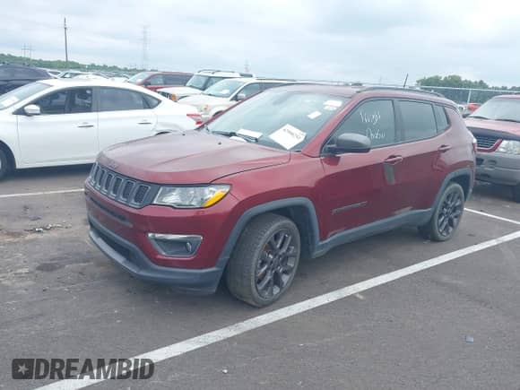 2021 Jeep Compass 80th Anniversary z VIN 3C4NJCEBXMT571406, wystawiony jako IAAI lot #42900251 z przebiegiem 91 891 mil mil oraz . Historia ofert i sprzedaży dostępna na DreamBid. Obrazek 17.
