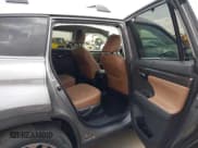 ✅ 2025 Toyota Highlander Hybrid XLE • VIN: 5TDKBRCH8SS656536 • Lot: 43498445. Wystawiony na IAAI z przebiegiem 10 932 mil. Bezpłatny archiwum sprzedaży aukcyjnych z USA i szczegółowy raport historii pojazdu na DreamBid. Zdjęcie 8.