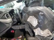 ✅ 2022 Toyota Camry Hybrid LE • VIN: 4T1C31AK0NU592036 • Lot: 64175515. Wystawiony na Copart z przebiegiem 83 290 mil. Bezpłatny archiwum sprzedaży aukcyjnych z USA i szczegółowy raport historii pojazdu na DreamBid. Zdjęcie 7.