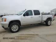 ✅ 2014 GMC Sierra 2500HD SLT • VIN: 1GT121C88EF150545 • Lot: 81634334. Wystawiony na Copart z przebiegiem 74 872 mil. Bezpłatny archiwum sprzedaży aukcyjnych z USA i szczegółowy raport historii pojazdu na DreamBid. Zdjęcie 1.