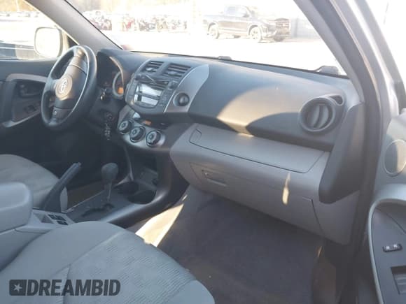 ✅ 2010 Toyota RAV4 • VIN: JTMZF4DV5A5030375 • Лот: 43761095. Опубликован ранее на IAAI с пробегом 169 650 миль. Бесплатный доступ к архиву аукционных продаж из США и подробный отчёт об истории автомобиля на DreamBid. Изображение 5.