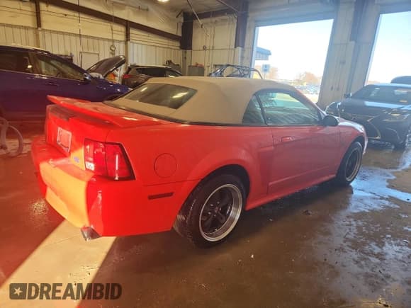 ✅ 2000 Ford Mustang GT • VIN: 1FAFP45X2YF242225 • Lot: 91826185. Wystawiony na Copart z przebiegiem 85 483 mil. Bezpłatny archiwum sprzedaży aukcyjnych z USA i szczegółowy raport historii pojazdu na DreamBid. Zdjęcie 3.