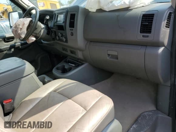 ✅ 2016 Nissan NV SL • VIN: 5BZAF0AA6GN853333 • Lot: 69688744. Wystawiony na Copart z przebiegiem 127 582 mil. Bezpłatny archiwum sprzedaży aukcyjnych z USA i szczegółowy raport historii pojazdu na DreamBid. Zdjęcie 8.