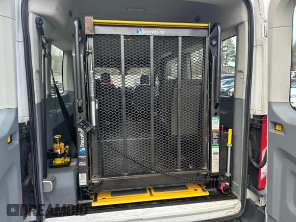 ✅ 2018 Ford Transit Passenger XL • VIN: 1FBZX2CM1JKA87141 • Lot: 62780235. Wystawiony na Copart z przebiegiem 210 850 mil. Bezpłatny archiwum sprzedaży aukcyjnych z USA i szczegółowy raport historii pojazdu na DreamBid. Zdjęcie 10.