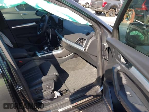 ✅ 2025 Audi Q5 S line Premium Plus • VIN: WA1EAAFY0S2025875 • Lot: 43396060. Wystawiony na IAAI z przebiegiem 34 020 mil. Bezpłatny archiwum sprzedaży aukcyjnych z USA i szczegółowy raport historii pojazdu na DreamBid. Zdjęcie 5.