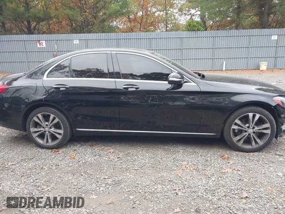 ✅ 2015 Mercedes-Benz C 300 Luxury • VIN: 55SWF4KBXFU008534 • Lot: 43556728. Wystawiony na IAAI z przebiegiem 118 139 mil. Bezpłatny archiwum sprzedaży aukcyjnych z USA i szczegółowy raport historii pojazdu na DreamBid. Zdjęcie 13.