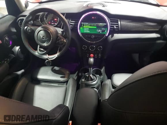 ✅ 2019 MINI Hardtop 4 Door Cooper S • VIN: WMWXU3C54K2H88042 • Lot: 81321285. Listed on Copart with 31,182 mi. Free auction sales archive from the USA and detailed vehicle history report at DreamBid. Image 8.