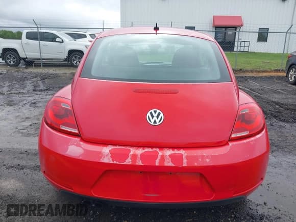 ✅ 2015 Volkswagen Beetle Fleet Edition • VIN: 3VWF17AT6FM634246 • Lot: 42259199. Listed on IAAI with 170,017 mi. Free auction sales archive from the USA and detailed vehicle history report at DreamBid. Image 18.