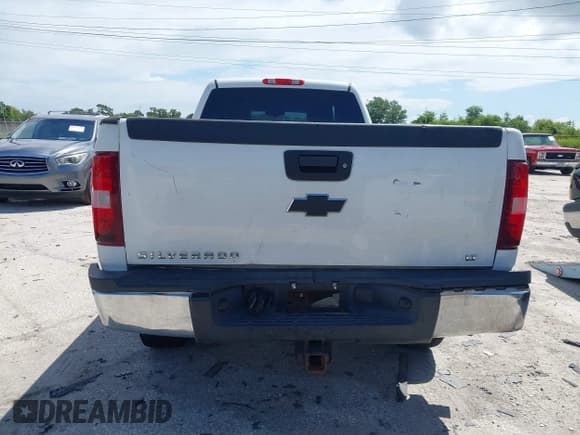 ✅ 2008 Chevrolet Silverado 2500HD 1LT • VIN: 1GCHC23648F108250 • Lot: 42503346. Wystawiony na IAAI z przebiegiem 306 258 mil. Bezpłatny archiwum sprzedaży aukcyjnych z USA i szczegółowy raport historii pojazdu na DreamBid. Zdjęcie 16.