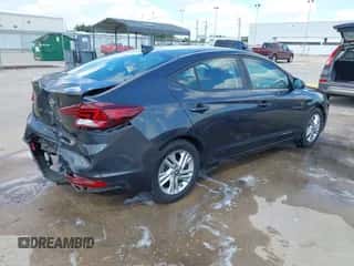 2020 Hyundai Elantra SEL z VIN 5NPD84LFXLH557572, wystawiony jako IAAI lot #43443960 z przebiegiem 76 831 mil mil oraz . Historia ofert i sprzedaży dostępna na DreamBid. Obrazek 4.