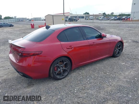 ✅ 2017 Alfa Romeo Giulia Ti • VIN: ZARFAECN4H7550340 • Lot: 42778836. Listed on IAAI with 83,043 mi. Free auction sales archive from the USA and detailed vehicle history report at DreamBid. Image 4.