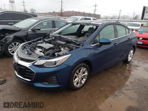 ✅ 2019 Chevrolet Cruze LT • VIN: 1G1BE5SM4K7124928 • Lot: 41740693. Listed on Copart with 75,492 mi. Free auction sales archive from the USA and detailed vehicle history report at DreamBid. Image 1.