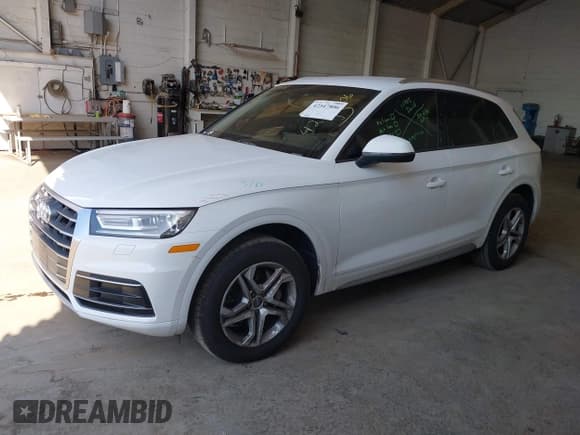 ✅ 2018 Audi Q5 Premium • VIN: WA1ANAFY2J2097467 • Lot: 42547806. Wystawiony na IAAI z przebiegiem 104 089 mil. Bezpłatny archiwum sprzedaży aukcyjnych z USA i szczegółowy raport historii pojazdu na DreamBid. Zdjęcie 2.