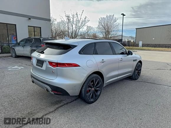 ✅ 2017 Jaguar F-Pace • VIN: SADCP2BV3HA052083 • Lot: 96541525. Listed on Copart with 142,300 mi. Free auction sales archive from the USA and detailed vehicle history report at DreamBid. Image 4.
