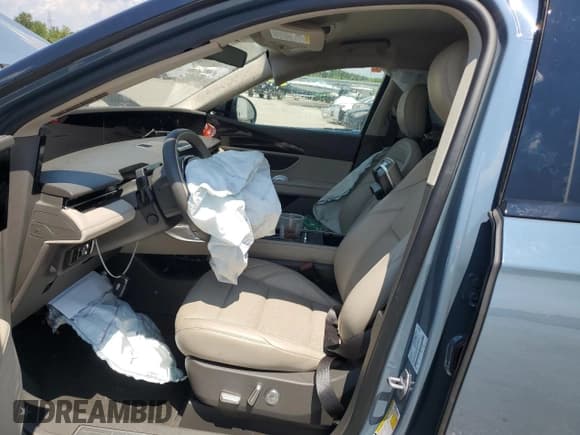 ✅ 2025 Lincoln Nautilus Premiere • VIN: 5LMPJ8JA4SJ911343 • Lot: 70486545. Listed on Copart with 9,181 mi. Free auction sales archive from the USA and detailed vehicle history report at DreamBid. Image 7.