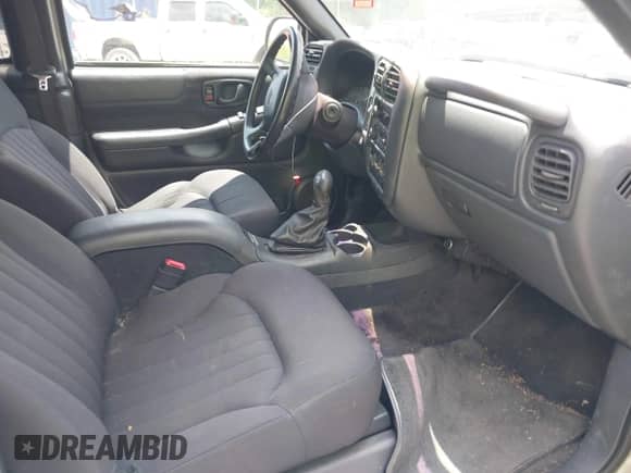 2003 Chevrolet Blazer LS с VIN 1GNCT18X23K173241, выставлен на аукционе IAAI как лот 42410493 с пробегом 97 147 миль миль и . История ставок и продаж доступна на DreamBid. Изображение 5.