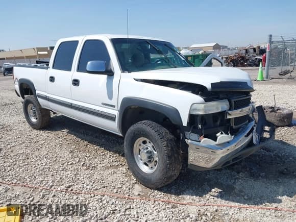 ✅ 2001 Chevrolet Silverado 2500HD LS • VIN: 1GCHK23U31F202241 • Lot: 41978203. Wystawiony na IAAI z przebiegiem 200 912 mil. Bezpłatny archiwum sprzedaży aukcyjnych z USA i szczegółowy raport historii pojazdu na DreamBid. Zdjęcie 1.