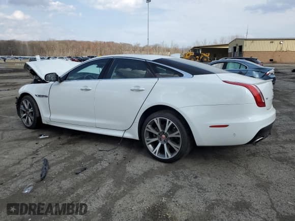 ✅ 2019 Jaguar XJ R-Sport • VIN: SAJWJ1CD5K8W19663 • Lot: 51071665. Wystawiony na Copart z przebiegiem 28 468 mil. Bezpłatny archiwum sprzedaży aukcyjnych z USA i szczegółowy raport historii pojazdu na DreamBid. Zdjęcie 2.