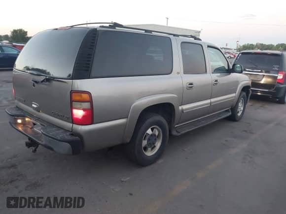 2001 Chevrolet Suburban LS with VIN 3GNFK16T01G283239, listed as a IAAI auction lot 43029406 with 267,981 mi miles and . Bid and sale history available at DreamBid. Image 4.