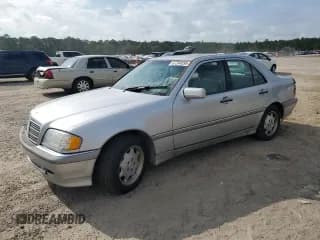 ✅ 2000 Mercedes-Benz C 230 Kompressor • VIN: WDBHA24G4YA824834 • Lot: 67264595. Wystawiony na Copart z przebiegiem 174 362 mil. Bezpłatny archiwum sprzedaży aukcyjnych z USA i szczegółowy raport historii pojazdu na DreamBid. Zdjęcie 1.