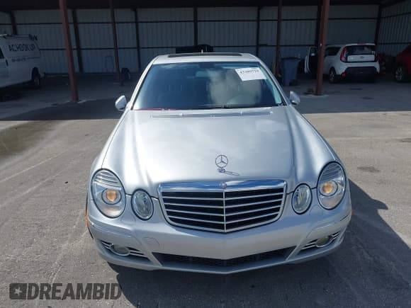 ✅ 2007 Mercedes-Benz E 550 • VIN: WDBUF72X67B114469 • Lot: 43309719. Wystawiony na IAAI z przebiegiem 168 489 mil. Bezpłatny archiwum sprzedaży aukcyjnych z USA i szczegółowy raport historii pojazdu na DreamBid. Zdjęcie 6.