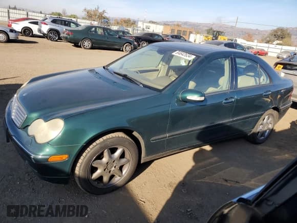 ✅ 2001 Mercedes-Benz C 230/260/280/320 • VIN: WDBRF61J71F014197 • Lot: 84642634. Wystawiony na Copart z przebiegiem Nie podano. Bezpłatny archiwum sprzedaży aukcyjnych z USA i szczegółowy raport historii pojazdu na DreamBid. Zdjęcie 1.