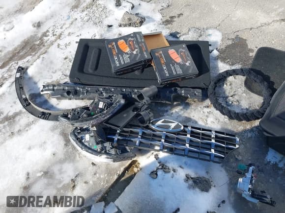 ✅ 2024 Hyundai Venue SEL • VIN: KMHRC8A37RU338485 • Lot: 41271559. Listed on IAAI with 18,665 mi. Free auction sales archive from the USA and detailed vehicle history report at DreamBid. Image 11.