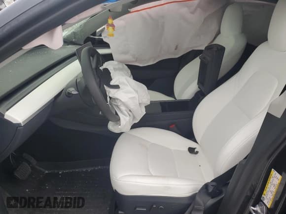 ✅ 2024 Tesla Model Y Long Range • VIN: 7SAYGDEE3RF993215 • Лот: 56867725. Опубликован ранее на Copart с пробегом Не указан. Бесплатный доступ к архиву аукционных продаж из США и подробный отчёт об истории автомобиля на DreamBid. Изображение 7.