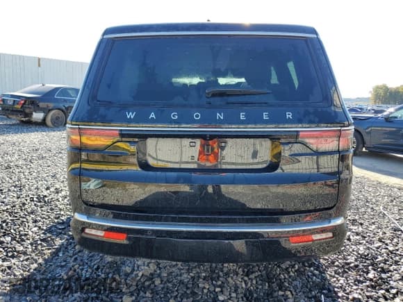 ✅ 2025 Jeep Wagoneer Series II • VIN: 1C4SJVBP2SS509365 • Lot: 90987325. Wystawiony na Copart z przebiegiem 1 931 mil. Bezpłatny archiwum sprzedaży aukcyjnych z USA i szczegółowy raport historii pojazdu na DreamBid. Zdjęcie 6.
