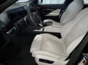 ✅ 2024 BMW 5 Series 530i xDrive • VIN: WBA53FJ07RCR11112 • Лот: 71856244. Опубликован ранее на Copart с пробегом 12 297 миль. Бесплатный доступ к архиву аукционных продаж из США и подробный отчёт об истории автомобиля на DreamBid. Изображение 7.