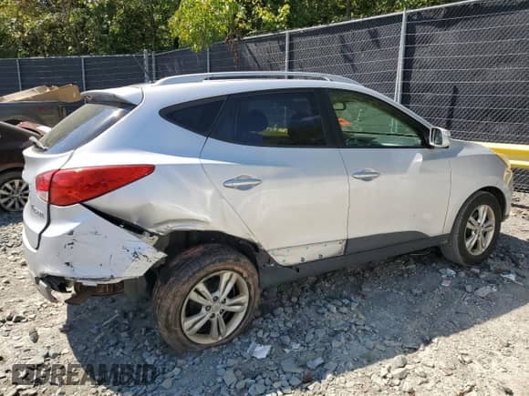 2013 Hyundai Tucson GLS z VIN KM8JU3AC8DU550995, wystawiony jako Copart lot #70293494 z przebiegiem 175 354 mil mil oraz Szkoda całkowita • Salvage title. Historia ofert i sprzedaży dostępna na DreamBid. Obrazek 3.