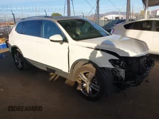 ✅ 2020 Volkswagen Tiguan SE • VIN: 3VV3B7AX2LM028008 • Лот: 43665425. Опубликован ранее на IAAI с пробегом 52 401 миль. Бесплатный доступ к архиву аукционных продаж из США и подробный отчёт об истории автомобиля на DreamBid. Изображение 1.