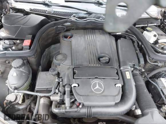 ✅ 2013 Mercedes-Benz C 250 • VIN: WDDGJ4HB3DG066876 • Lot: 41676738. Wystawiony na IAAI z przebiegiem 86 245 mil. Bezpłatny archiwum sprzedaży aukcyjnych z USA i szczegółowy raport historii pojazdu na DreamBid. Zdjęcie 10.