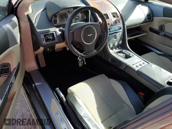 ✅ 2007 Aston Martin DB9 • VIN: SCFAD02A47GB07685 • Lot: 75868414. Wystawiony na Copart z przebiegiem Nie podano. Bezpłatny archiwum sprzedaży aukcyjnych z USA i szczegółowy raport historii pojazdu na DreamBid. Zdjęcie 8.