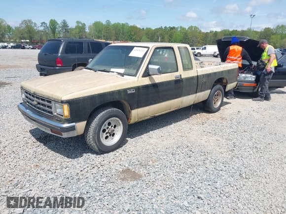 ✅ 1985 Chevrolet S-10 • VIN: 1GCCS14B6F2250039 • Лот: 41926232. Опубликован ранее на IAAI с пробегом 336 925 миль. Бесплатный доступ к архиву аукционных продаж из США и подробный отчёт об истории автомобиля на DreamBid. Изображение 2.