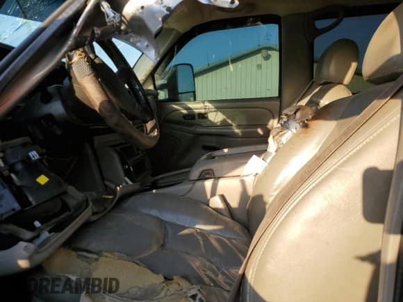 ✅ 2006 Chevrolet Silverado 2500HD LT2 • VIN: 1GCHK23D66F159926 • Lot: 45532525. Wystawiony na Copart z przebiegiem Nie podano. Bezpłatny archiwum sprzedaży aukcyjnych z USA i szczegółowy raport historii pojazdu na DreamBid. Zdjęcie 7.