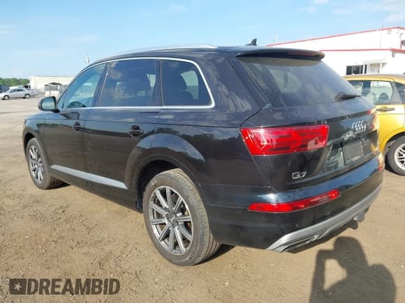 ✅ 2018 Audi Q7 • VIN: WA1LHBF71JD028058 • Lot: 42220729. Wystawiony na IAAI z przebiegiem 85 951 mil. Bezpłatny archiwum sprzedaży aukcyjnych z USA i szczegółowy raport historii pojazdu na DreamBid. Zdjęcie 3.