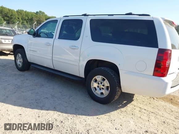 ✅ 2014 Chevrolet Suburban LT • VIN: 1GNSKJE7XER207987 • Lot: 43375552. Listed on IAAI with 146,389 mi. Free auction sales archive from the USA and detailed vehicle history report at DreamBid. Image 3.