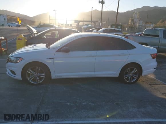 ✅ 2019 Volkswagen Jetta S • VIN: 3VWC57BU2KM037801 • Лот: 43394599. Опубликован ранее на IAAI с пробегом 72 846 миль. Бесплатный доступ к архиву аукционных продаж из США и подробный отчёт об истории автомобиля на DreamBid. Изображение 14.