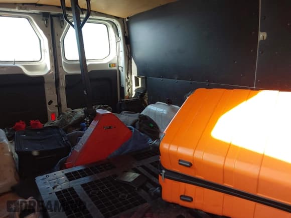 ✅ 2016 Ford Transit Cargo • VIN: 1FTYR2ZM8GKB56117 • Lot: 41505969. Wystawiony na IAAI z przebiegiem 362 103 mil. Bezpłatny archiwum sprzedaży aukcyjnych z USA i szczegółowy raport historii pojazdu na DreamBid. Zdjęcie 8.