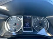 ✅ 2016 Toyota Tacoma Limited • VIN: 3TMGZ5AN2GM037232 • Лот: 91892995. Опубликован ранее на Copart с пробегом 224 718 миль. Бесплатный доступ к архиву аукционных продаж из США и подробный отчёт об истории автомобиля на DreamBid. Изображение 8.