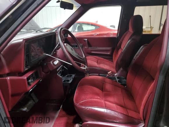 ✅ 1989 Plymouth Grand Voyager • VIN: 2P4FH4537KR338917 • Lot: 43310815. Wystawiony na Copart z przebiegiem 80 027 mil. Bezpłatny archiwum sprzedaży aukcyjnych z USA i szczegółowy raport historii pojazdu na DreamBid. Zdjęcie 7.