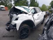 ✅ 2022 Chevrolet Silverado 1500 LT Trail Boss • VIN: 3GCUDFED0NG647859 • Lot: 42234833. Wystawiony na IAAI z przebiegiem Nie podano. Bezpłatny archiwum sprzedaży aukcyjnych z USA i szczegółowy raport historii pojazdu na DreamBid. Zdjęcie 2.