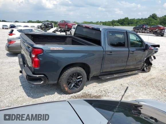 ✅ 2020 Chevrolet Silverado 1500 Custom Trail Boss • VIN: 1GCPYCEF7LZ162195 • Lot: 62842204. Wystawiony na Copart z przebiegiem 32 907 mil. Bezpłatny archiwum sprzedaży aukcyjnych z USA i szczegółowy raport historii pojazdu na DreamBid. Zdjęcie 3.
