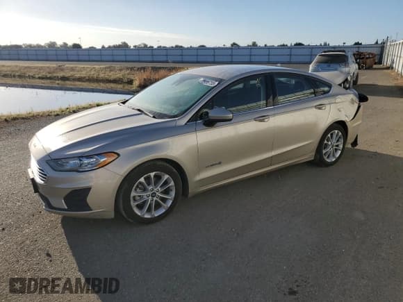 ✅ 2019 Ford Fusion SE • VIN: 3FA6P0LU4KR149329 • Лот: 70938755. Опубликован ранее на Copart с пробегом 154 349 миль. Бесплатный доступ к архиву аукционных продаж из США и подробный отчёт об истории автомобиля на DreamBid. Изображение 1.