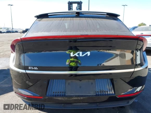 ✅ 2022 Kia EV6 Wind • VIN: KNDC34LA9N5060238 • Lot: 43661158. Listed on IAAI with 64,077 mi. Free auction sales archive from the USA and detailed vehicle history report at DreamBid. Image 17.
